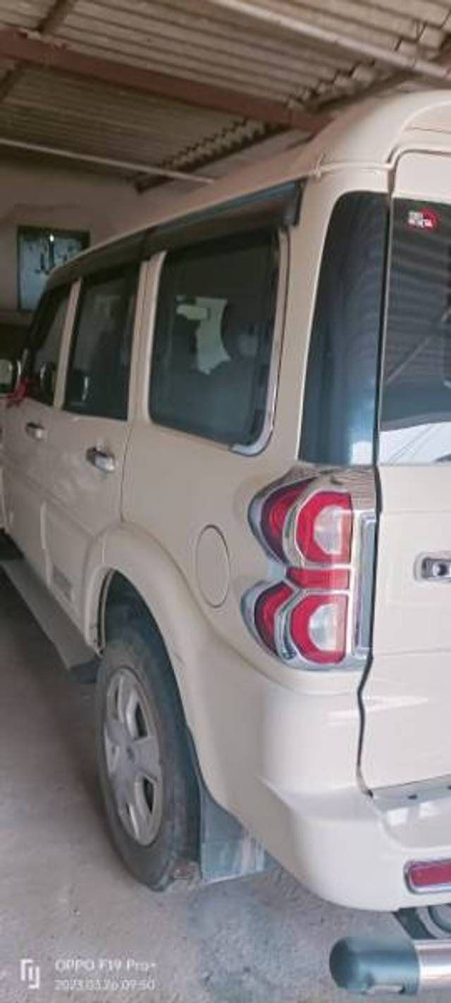https://images10.gaadi.com/usedgaadi-sellcar/UsedCar/dffd0a1b-38f1-47f4-a3d2-32496e6dd905/a7e4e479-637d-4511-9fa3-10e0f6787a8f.jpg?imwidth=6401