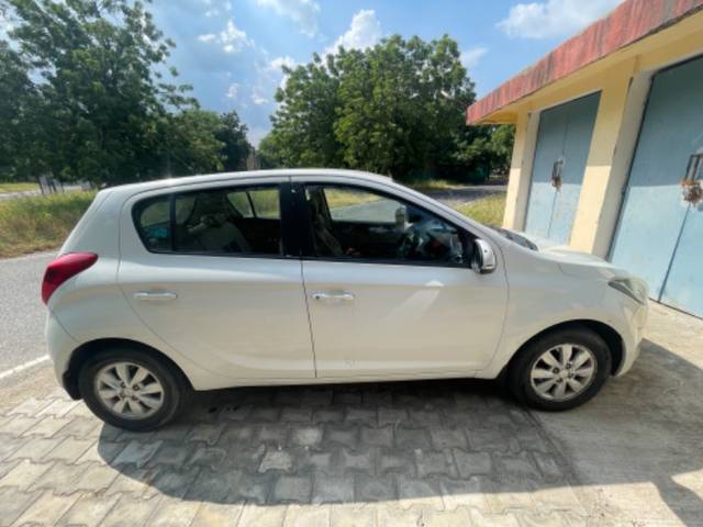 https://images10.gaadi.com/usedgaadi-sellcar/UsedCar/dfff5a29-3725-4af8-9341-ec0fd22d7e7c/6112c3f5-f3bf-438e-a645-17a6dd76824c.jpeg?imwidth=6401