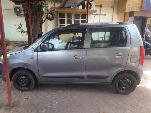 https://images10.gaadi.com/usedgaadi-sellcar/UsedCar/e01cac6b-fe4e-4df7-8565-901de7f93d78/0cdce27d-0c93-4a4a-b7e0-92a26b38a81b.jpg?imwidth=6402