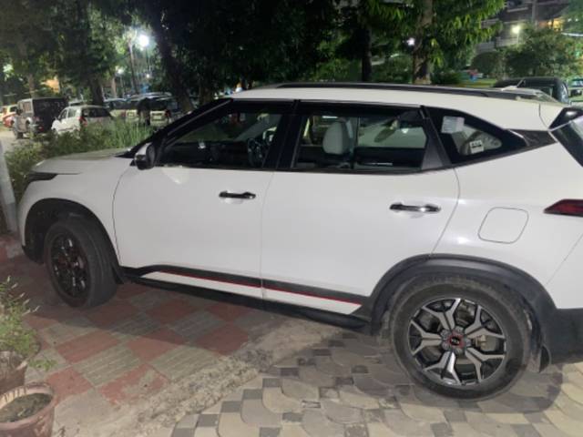 https://images10.gaadi.com/usedgaadi-sellcar/UsedCar/e0469663-d752-4331-a5fa-f1b95e8f6a90/296f64cd-d20d-4380-99c8-406536733263.jpeg?imwidth=6402