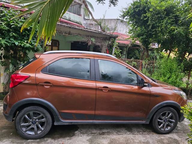 https://images10.gaadi.com/usedgaadi-sellcar/UsedCar/e06e4758-b147-4cc4-aa87-56c1a3768071/c162a627-ca1e-4c6b-872f-56b37940a048.jpg?imwidth=6401