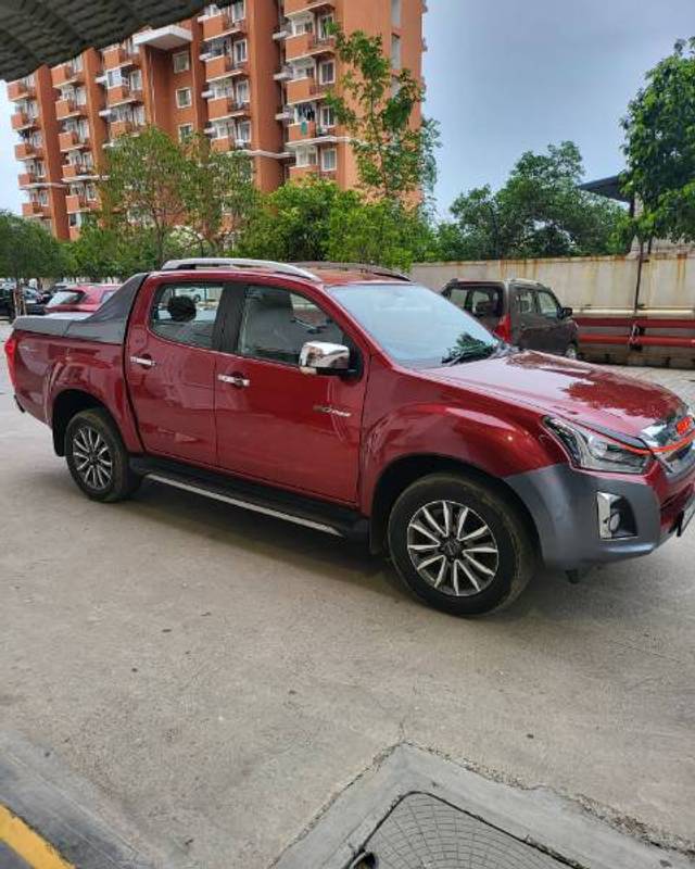 https://images10.gaadi.com/usedgaadi-sellcar/UsedCar/e078acd1-13db-48c5-b102-828d57da4657/2eac3170-89ee-4212-bcaf-c00537a69c5a.jpg?imwidth=6400