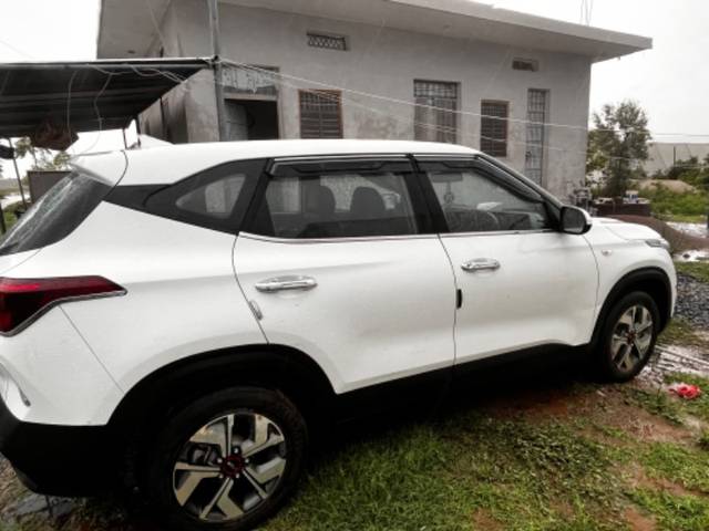 https://images10.gaadi.com/usedgaadi-sellcar/UsedCar/e0c09452-d98d-48e1-929a-0dee385b5d6d/551fe64c-9f17-4523-99f8-3f4427e1fce3.jpeg?imwidth=6401