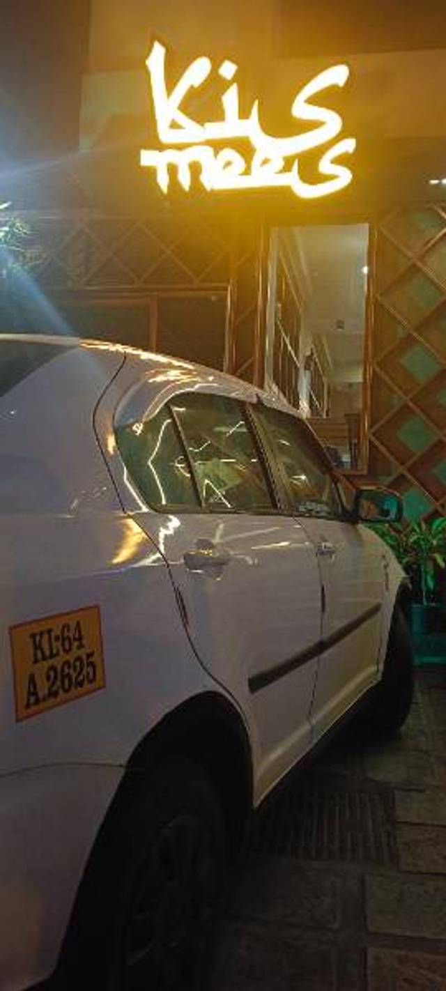 https://images10.gaadi.com/usedgaadi-sellcar/UsedCar/e0dbd2ba-9f11-4696-9278-2c9b2660cc1e/bf50afa7-ab39-4e60-ad28-d4ceff2b4762.jpg?imwidth=6401