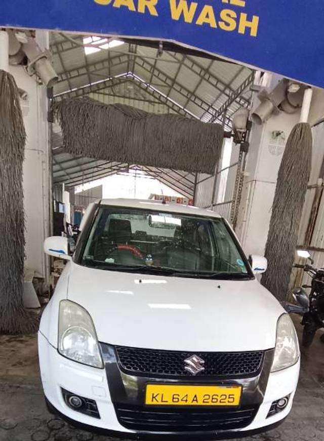 https://images10.gaadi.com/usedgaadi-sellcar/UsedCar/e0dbd2ba-9f11-4696-9278-2c9b2660cc1e/c5a9ec5c-3099-4642-9baf-450f6c855c51.jpg?imwidth=6400