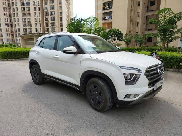 https://images10.gaadi.com/usedgaadi-sellcar/UsedCar/e0e44a92-7a10-4ff9-8aba-578cbe546bb5/12fb98df-4512-4664-847a-4cdea30ce8e3.jpg?imwidth=6401