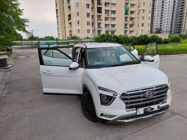 https://images10.gaadi.com/usedgaadi-sellcar/UsedCar/e0e44a92-7a10-4ff9-8aba-578cbe546bb5/9668e7fb-973c-48e2-9a60-73b1ce8f87dd.jpg?imwidth=6400