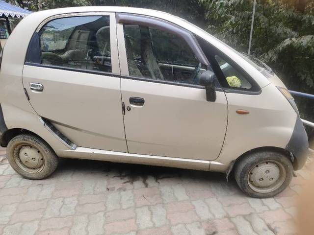 https://images10.gaadi.com/usedgaadi-sellcar/UsedCar/e10c77b5-1e97-419f-b4e3-29cd0e5962f1/9f260f10-24f0-4f67-a36a-00896769ad4a.jpg?imwidth=6400