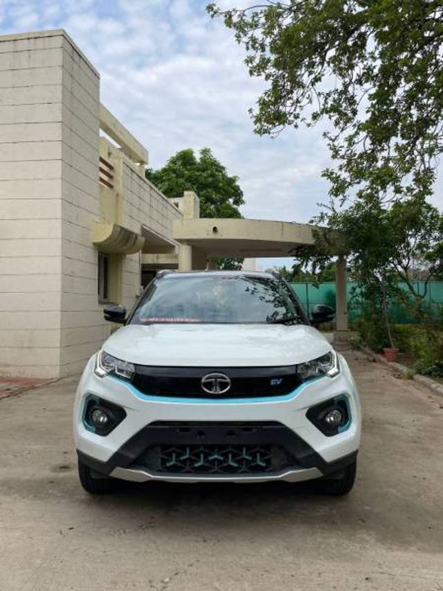 https://images10.gaadi.com/usedgaadi-sellcar/UsedCar/e126bf20-3e7c-4c39-a603-9a706b18dc97/b043cf13-d5a4-40fb-bc7c-01ae4a4fb688.jpg?imwidth=6402