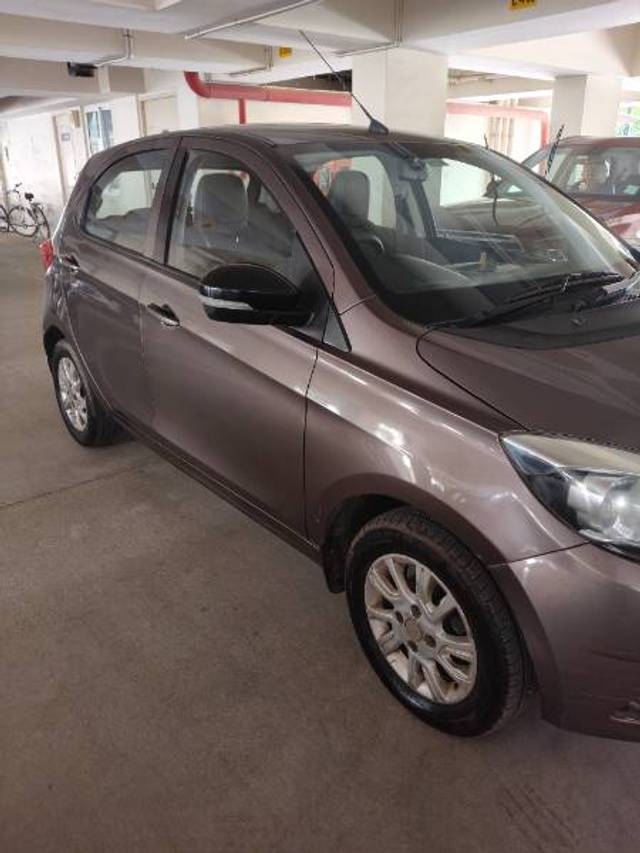 https://images10.gaadi.com/usedgaadi-sellcar/UsedCar/e17a8d22-8e6a-42eb-bd17-28cbcf7db6ff/ee86b059-fd2e-4d50-a521-1224c62add80.jpg?imwidth=6400