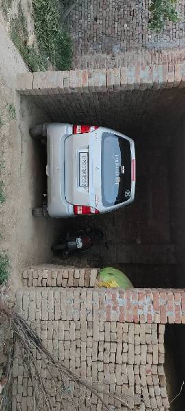 https://images10.gaadi.com/usedgaadi-sellcar/UsedCar/e1927f81-7df8-41d1-9531-6185cc382019/b941f01f-4783-43e3-a29a-7e99211dd6be.jpg?imwidth=6401