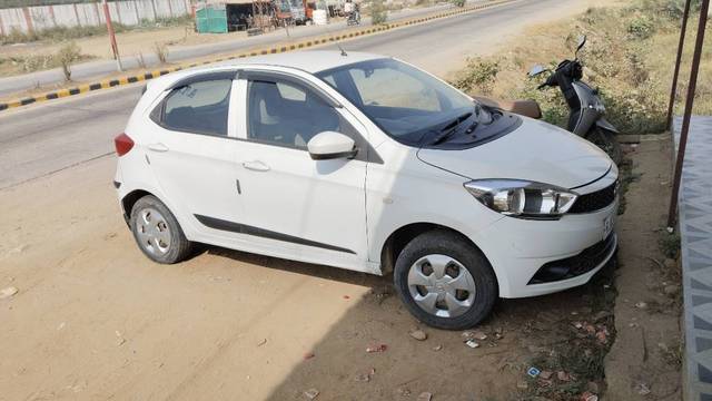 https://images10.gaadi.com/usedgaadi-sellcar/UsedCar/e1bb6bad-a48f-483a-8780-6c0373924d0b/3508032b-5efb-4f5c-ab29-614f54d53eea.jpg?imwidth=6400