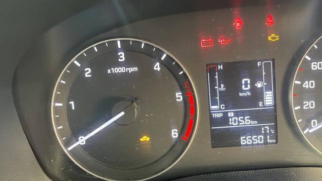 https://images10.gaadi.com/usedgaadi-sellcar/UsedCar/e1ee879e-2a0f-47ed-bc66-4d1244bda32f/4846ca7d-3021-446d-ba1e-cecffd06b5ab.jpeg?imwidth=6402