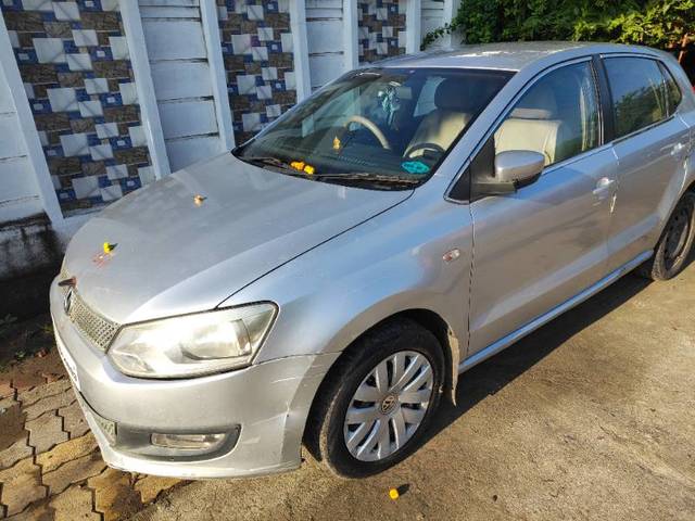 https://images10.gaadi.com/usedgaadi-sellcar/UsedCar/e20dc6e8-a260-4702-8b73-9c361193ce2e/ef9586e7-0bff-4aad-b10e-fb94be6ebade.jpg?imwidth=6400