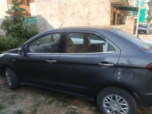 https://images10.gaadi.com/usedgaadi-sellcar/UsedCar/e235fccb-c58a-488b-954f-c36c0eac0494/7d237833-edc3-4a00-b77d-b7b375d9bc25.jpg?imwidth=6400