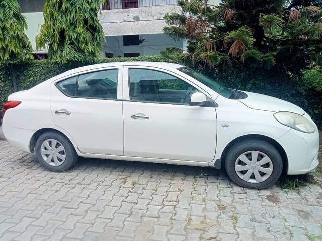 https://images10.gaadi.com/usedgaadi-sellcar/UsedCar/e2362441-0858-4dd7-85de-3ef3d6b64187/6ae560b5-5d54-4056-aa0f-e57d5d09975a.jpg?imwidth=6401