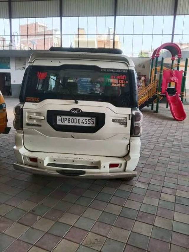 https://images10.gaadi.com/usedgaadi-sellcar/UsedCar/e24be81d-742c-4ea4-be0d-68c3cff2e7dc/68f65770-23a7-446f-88ca-cc9d8bc003f3.jpg?imwidth=6401