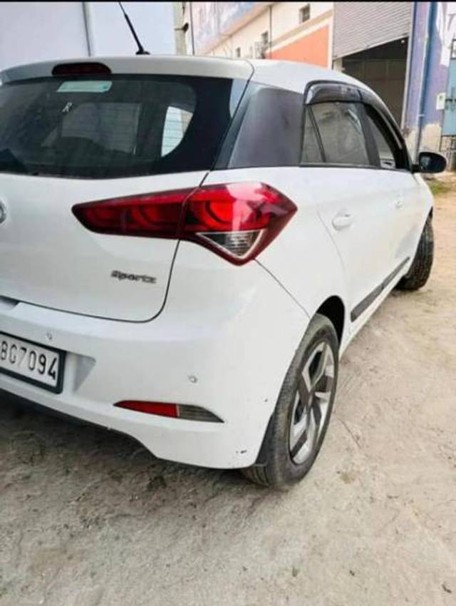 https://images10.gaadi.com/usedgaadi-sellcar/UsedCar/e2535cfc-854d-4152-a8e0-9dc30ec13caf/1ccb2cc7-b2b9-49f7-90ee-8f2bb3030c83.jpg?imwidth=6402