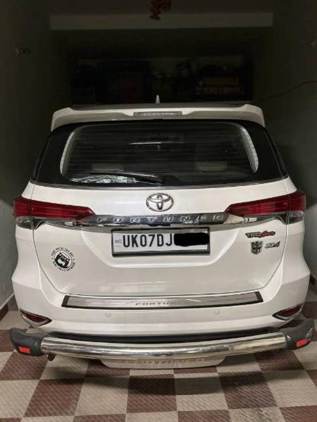 https://images10.gaadi.com/usedgaadi-sellcar/UsedCar/e27b4d23-4482-4b14-acf2-6ea6dc06183d/169f9d22-9f51-4eb3-a4f6-ee170c71d97d.jpg?imwidth=6401