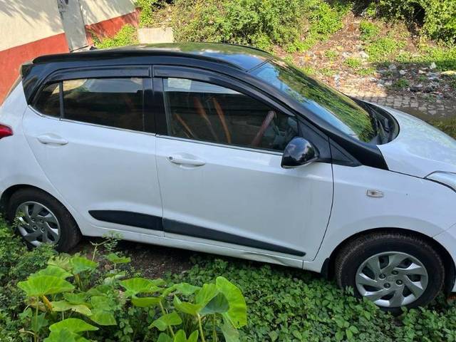 https://images10.gaadi.com/usedgaadi-sellcar/UsedCar/e2b8c812-ce61-41ec-8c36-0b900a7daa32/db5c7a7d-945c-4cf1-ac35-d3bcbf2e8ced.jpg?imwidth=6401