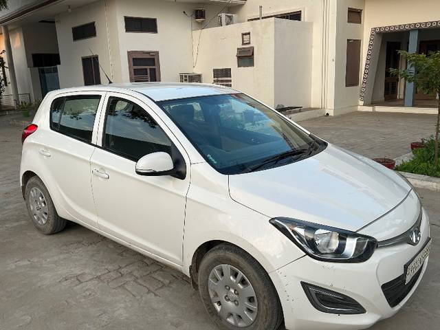 https://images10.gaadi.com/usedgaadi-sellcar/UsedCar/e2d1a28f-c0c6-4a88-b158-2353e2bdf4c5/5ede832a-178d-4d11-8e95-0e70c0aa9356.jpeg?imwidth=6400