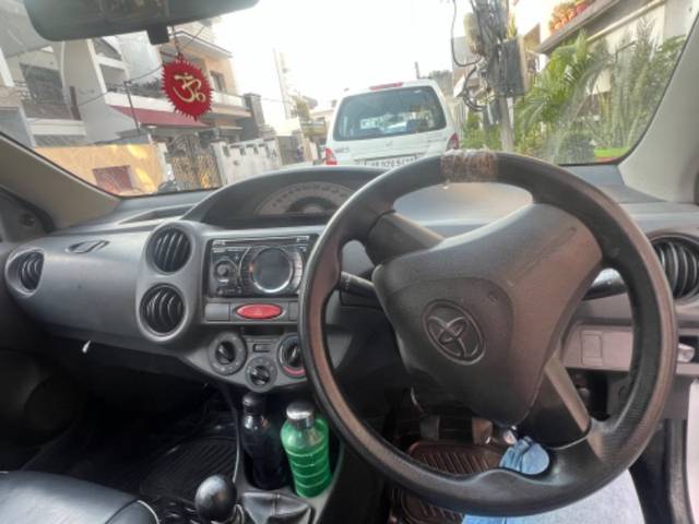 https://images10.gaadi.com/usedgaadi-sellcar/UsedCar/e3336eec-52ce-4154-828e-592d5bc409b2/abc56503-5e9d-4ee0-9180-a1e596dd9ccd.jpeg?imwidth=6402