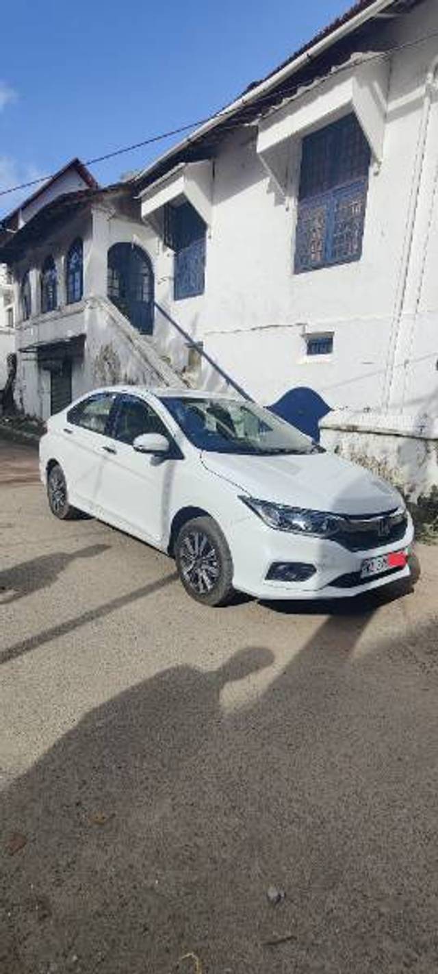 https://images10.gaadi.com/usedgaadi-sellcar/UsedCar/e356f706-1b07-49d9-977d-7dd9befce4a5/c5a159c3-7720-4a4c-bb5c-7443b41e59e0.jpg?imwidth=6400