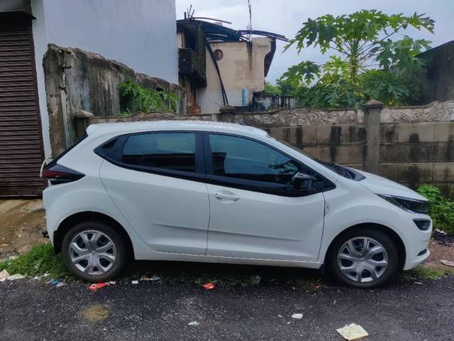 https://images10.gaadi.com/usedgaadi-sellcar/UsedCar/e359a8e6-8939-4866-8ddf-cd964230be4e/7847dd9f-f8e1-47e7-8406-40262d8f3af8.jpg?imwidth=6401
