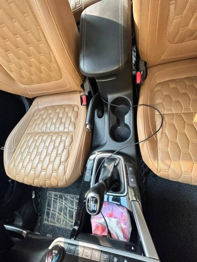 https://images10.gaadi.com/usedgaadi-sellcar/UsedCar/e3ec2c70-d0ba-4b77-bb1b-fc12b26388cc/9d255983-262a-426b-bac9-a281c79e3a88.jpg?imwidth=6401