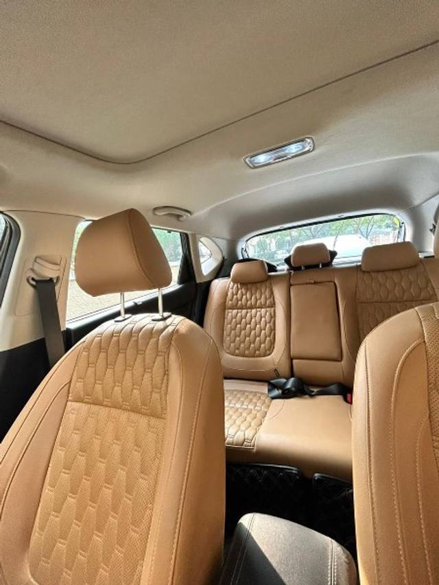 https://images10.gaadi.com/usedgaadi-sellcar/UsedCar/e3ec2c70-d0ba-4b77-bb1b-fc12b26388cc/d8996248-60ec-4f5b-b752-74bffc4411fa.jpg?imwidth=6402