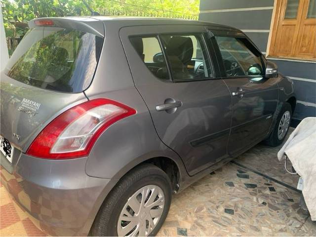 https://images10.gaadi.com/usedgaadi-sellcar/UsedCar/e429117e-5375-4d00-8ce4-23b403efa1ed/10f61653-38cf-4006-b750-5e9db8b6071a.jpeg?imwidth=6402