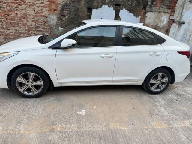 https://images10.gaadi.com/usedgaadi-sellcar/UsedCar/e4414947-53e5-4efd-aeb6-7bd838c04488/13ce7dfd-ffcf-40d9-af2f-8115e1fb3ee6.jpg?imwidth=6400