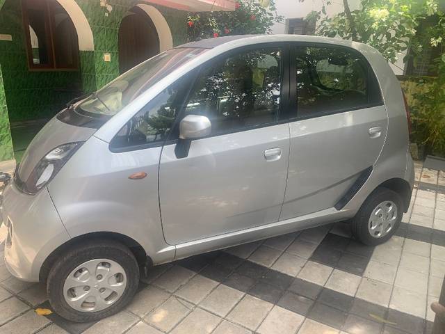 https://images10.gaadi.com/usedgaadi-sellcar/UsedCar/e47cf89e-bf96-4d5c-822a-7809ab48a4a6/e5d06022-cd34-44b7-a255-314d1a825927.jpeg?imwidth=6400