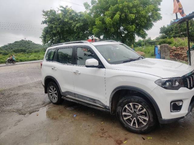 https://images10.gaadi.com/usedgaadi-sellcar/UsedCar/e495ce20-8431-45a2-9450-f4de5a23fd6c/252c6e62-8a96-4364-b872-0dec66c7b7a1.jpg?imwidth=6401