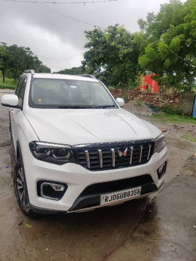 https://images10.gaadi.com/usedgaadi-sellcar/UsedCar/e495ce20-8431-45a2-9450-f4de5a23fd6c/48716468-9072-4aa9-b4bc-02fd4f7aefcd.jpg?imwidth=6400