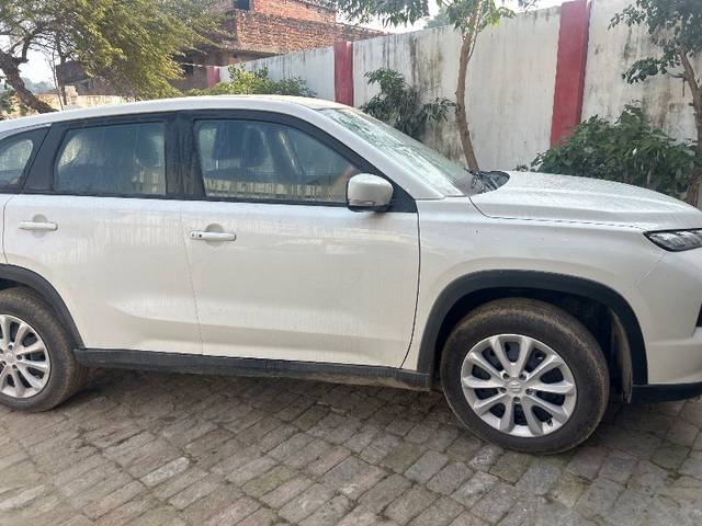 https://images10.gaadi.com/usedgaadi-sellcar/UsedCar/e4f9287b-3384-4b92-a1bb-bb682289cef2/a594fd6e-f9e5-4f85-944f-c79e23d73d3c.jpg?imwidth=6401