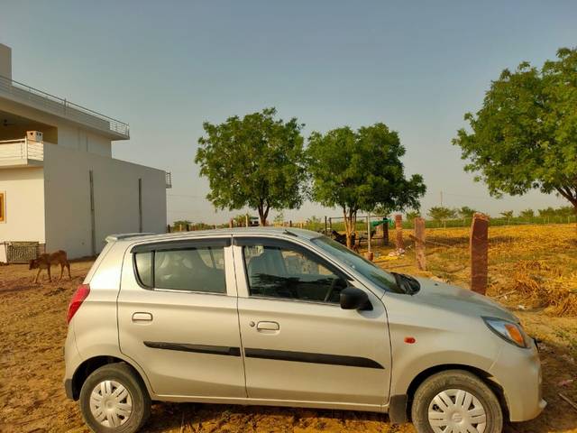 https://images10.gaadi.com/usedgaadi-sellcar/UsedCar/e4f9f997-e31a-4297-bcc4-bd5245c0b915/4069aa33-6434-4865-97a5-448f2d1439f5.jpeg?imwidth=6401