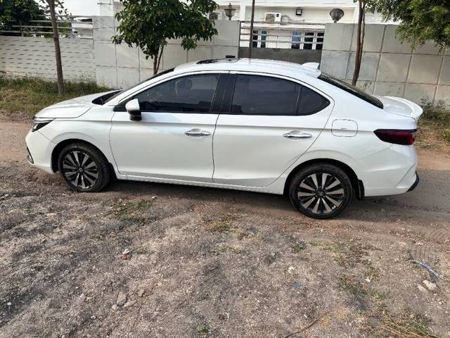 https://images10.gaadi.com/usedgaadi-sellcar/UsedCar/e5006b39a/a4633378-c9a8-44f4-9d43-3eec5c866e56.jpeg?imwidth=6402