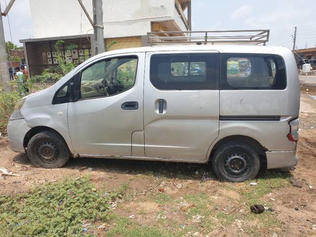 https://images10.gaadi.com/usedgaadi-sellcar/UsedCar/e5006c5aa/29988904-c4fa-4d99-806c-262689cc37d7.jpg?imwidth=6401