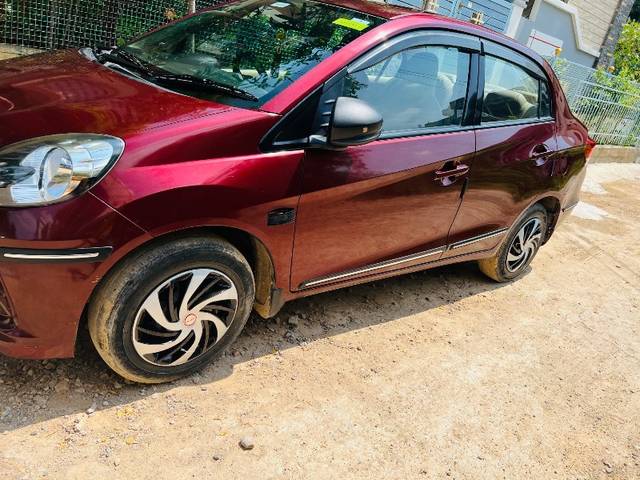 https://images10.gaadi.com/usedgaadi-sellcar/UsedCar/e500de38a/370f4318-5421-44bb-904b-29618082c618.jpeg?imwidth=6400
