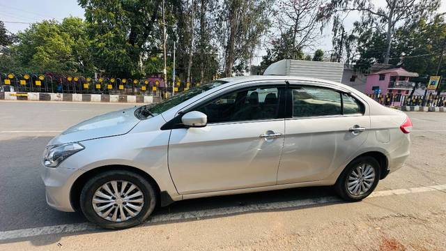 https://images10.gaadi.com/usedgaadi-sellcar/UsedCar/e500ef1ea/78419886-2710-402c-97b7-5fa4abd09d50.JPG?imwidth=6400