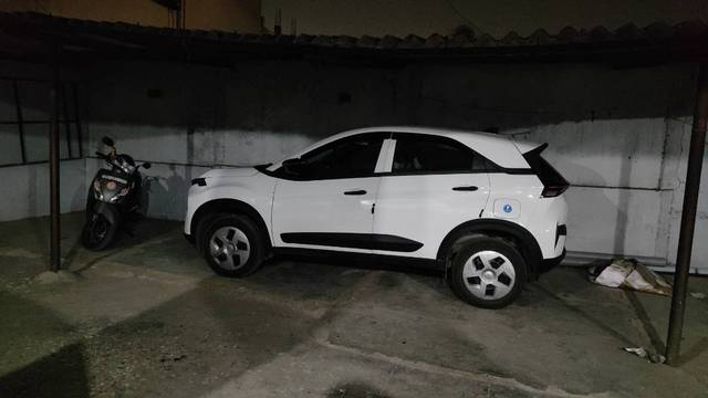 https://images10.gaadi.com/usedgaadi-sellcar/UsedCar/e500f8e6a/0b935057-c989-40d7-b12f-ca684a18ec0b.jpeg?imwidth=6400