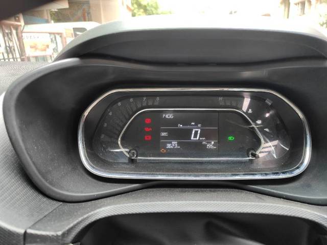 https://images10.gaadi.com/usedgaadi-sellcar/UsedCar/e500f8e6a/49890817-bc32-4738-a0e0-7fe2deacb810.jpg?imwidth=6402