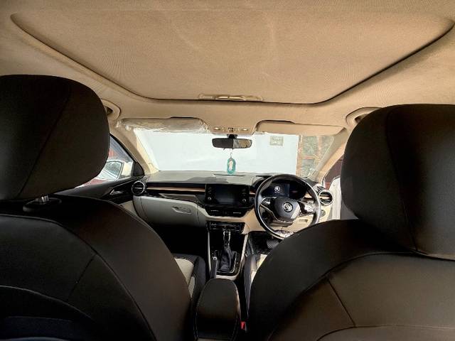 https://images10.gaadi.com/usedgaadi-sellcar/UsedCar/e501178ba/7708a135-44c0-480f-84d4-11610c556346.jpeg?imwidth=6402