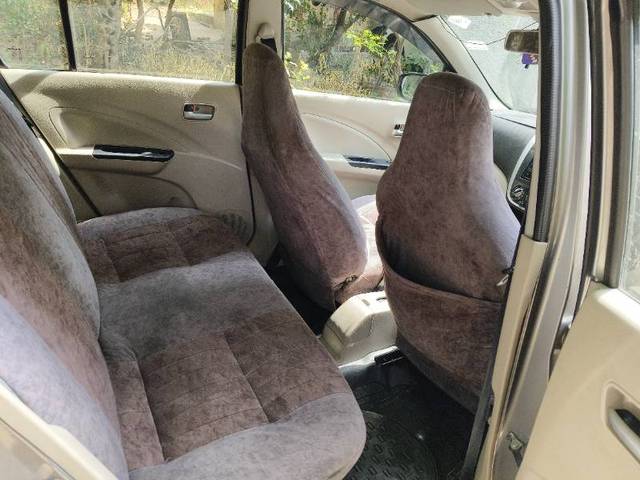 https://images10.gaadi.com/usedgaadi-sellcar/UsedCar/e5011edfa/b141b527-c75f-4ca4-8335-2e35f988d45f.jpg?imwidth=6400