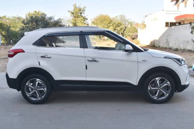 https://images10.gaadi.com/usedgaadi-sellcar/UsedCar/e501819da/0b0abe5c-c4cd-40b7-b13b-2c0b73f16810.JPEG?imwidth=6401