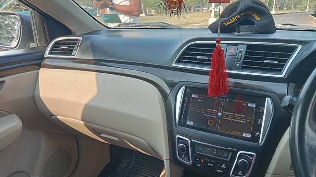 https://images10.gaadi.com/usedgaadi-sellcar/UsedCar/e501ca39a/4542c10f-3f84-4211-8f29-64c2ccb2a6bb.jpg?imwidth=6401
