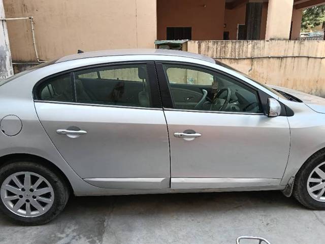 https://images10.gaadi.com/usedgaadi-sellcar/UsedCar/e501d45da/c4e282f8-e3af-46b3-9a9e-822a0e23fcf5.jpg?imwidth=6401