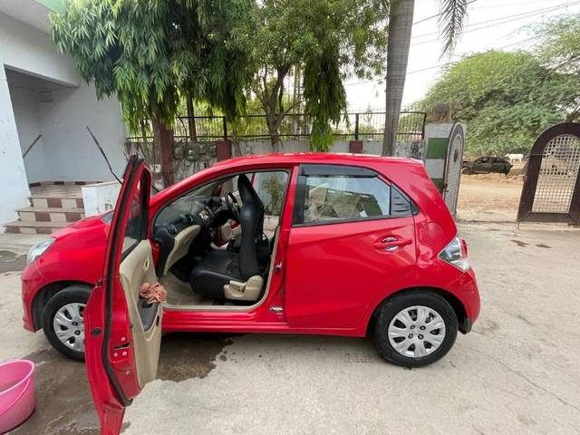 https://images10.gaadi.com/usedgaadi-sellcar/UsedCar/e501e7d5a/cd63a4ce-9622-4428-8ce1-0de587e2a185.jpeg?imwidth=6401