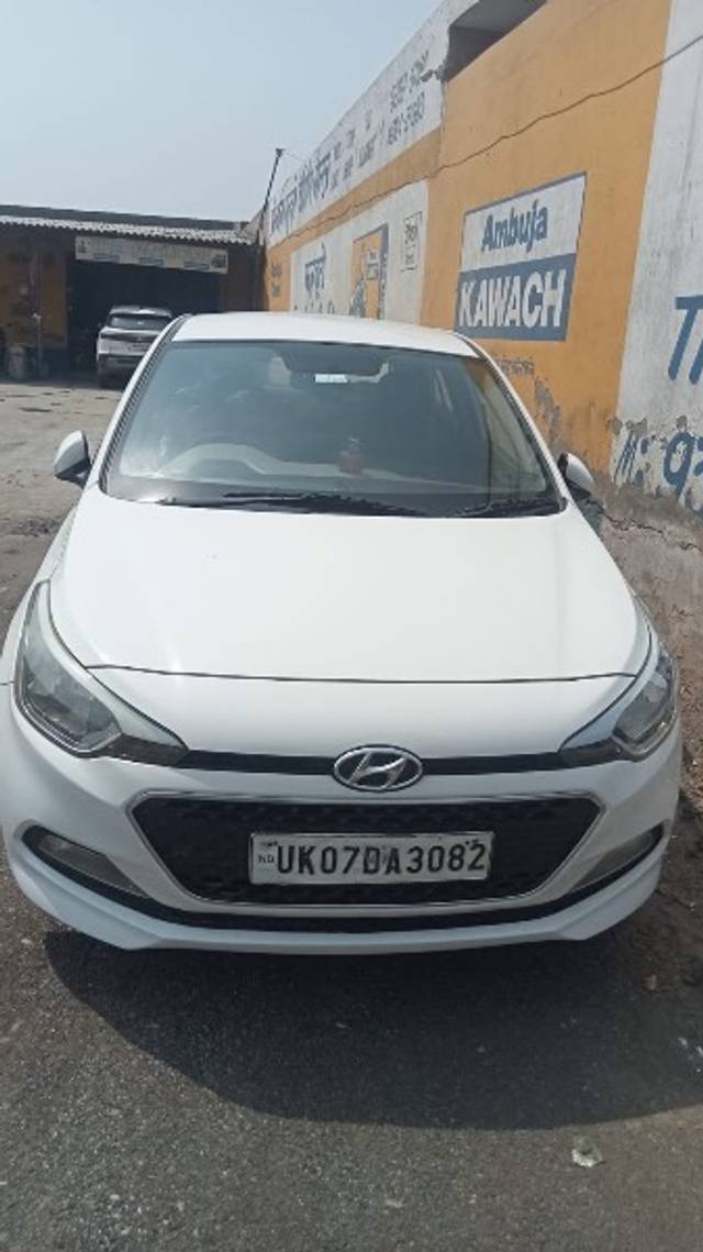 https://images10.gaadi.com/usedgaadi-sellcar/UsedCar/e5024c3ba/00e72781-75c2-4bfc-8d93-07cf6630a336.jpeg?imwidth=6400